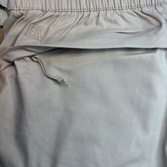 Avalanche NWT 'In Waves' Khaki Athletic Outdoor Shorts Elastic Waist Size Small - Picture 6 of 11
